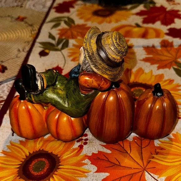 NEW Fall Harvest Scarecrow Pumpkin Figurine - Picture 2 of 3